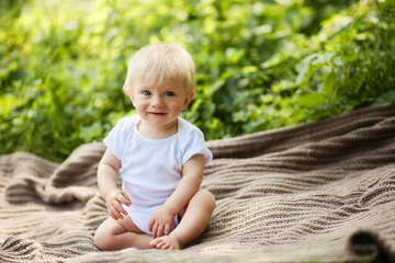 Mengatasi Bayi agar bisa Duduk Sendiri