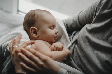 Moms Perlu Tahu, Ini Manfaat Hypnobirthing bagi Bayi