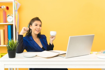 8 Cara agar Anda Tetap Merasa Bahagia saat Bekerja