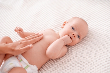 Bayi Susah Buang Air Besar, Bolehkah Diberikan Microlax?