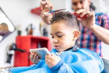 Tips Mengajak Balita Potong Rambut