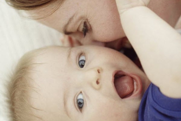 Perkembangan Sosial Bayi di Tahun Pertama