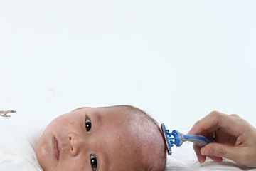 5 Langkah Mencukur Bayi