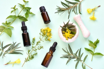 Hindari 30 Jenis Essential Oil Ini saat Hamil, Moms!
