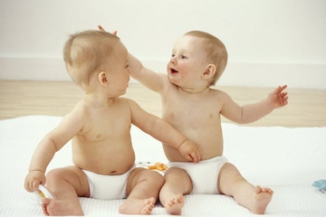 Bayi Senang Mendengarkan Suara Bayi Lain