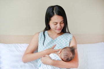 Perhatikan Ini Agar Ibu Menyusui Bisa Puasa
