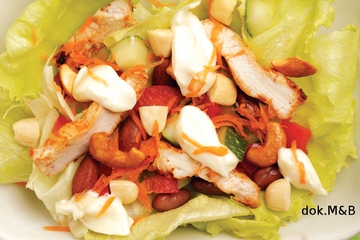 Fresh Salad with Nuts