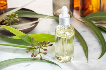 Moms, Ini Perbedaan Minyak Telon dan Minyak Kayu Putih