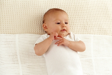 Mitos Pengasuhan Bayi, Mana yang Harus Dipercaya? 