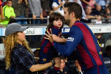 Bersama Si Kecil, Shakira Dukung Gerard Piqué 