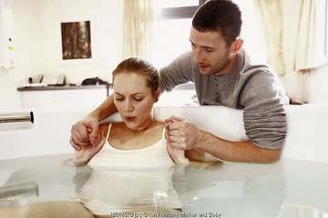 Persiapkan Diri Saat Menjalani Water Birth