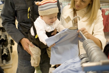 Tips Membawa Bayi ke Mal