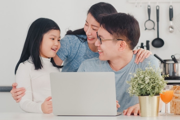 5 Kiat Cerdas agar Anak Tangkas Berinternet 