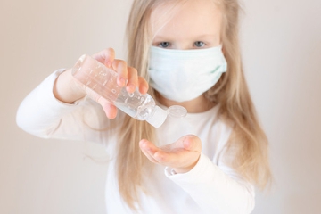 Cara Memilih Hand Sanitizer yang Aman untuk Anak