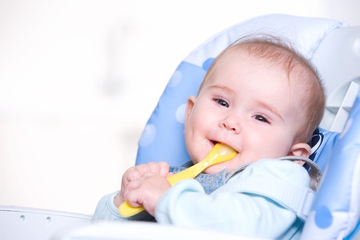Rekomendasi Sendok Makan Bayi yang Aman dan Berkualitas