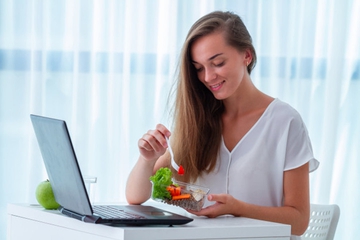 Ide Camilan Sehat untuk Menemani Work From Home