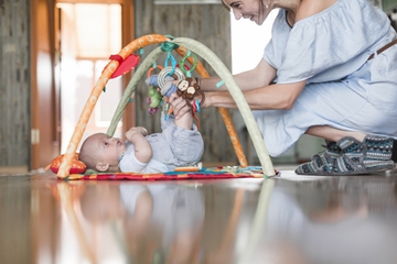 8 Rekomendasi Mainan untuk Bayi usia 5 Bulan