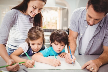 Moms, Yuk Ketahui Gaya Pengasuhan Orang Tua Amerika