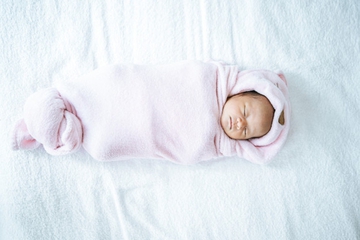 Langkah-Langkah Membedong Bayi yang Aman dan Nyaman