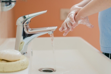 Moms, Belajar Mencuci Tangan Sejak Dini Penting, Lho!