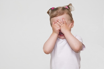 5 Penyebab Bayi Sering Memukul Kepalanya Sendiri