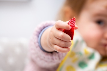 12 Ide Finger Food Mudah untuk Bayi