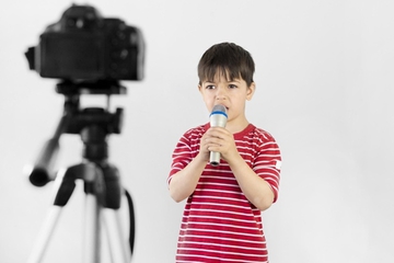 7 Tips agar Anak PD Bicara di Depan Banyak Orang