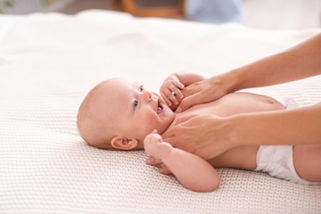 6 Rekomendasi Minyak Telon yang Hangatnya Pas untuk Bayi