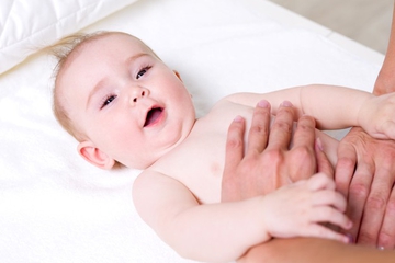  Cara Ampuh Meredakan Perut Kembung pada Bayi