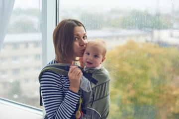 Metode TICKS, agar Bayi Tetap Aman dalam Gendongan