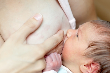 Ini Penyebab Bayi Rewel dan Tidak Mau Menyusu, Moms