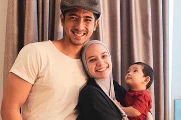Potret Kehangatan Keluarga Kecil Bahagia Arya Saloka dan Putri Anne