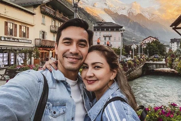 Potret Keharmonisan Pasangan Donna Agnesia dan Darius Sinathrya