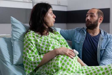 5 Kesalahan yang Dilakukan Pasangan Selama Menemani Bersalin