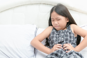 Penyebab Sakit Perut pada Anak yang Moms Perlu Tahu