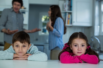 5 Cara untuk Menjelaskan Perceraian kepada Anak