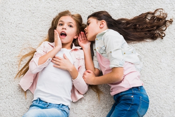 Anak Suka Menguping dan Bergosip? Ini Solusinya, Moms