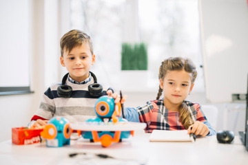 Manfaat Mainan Robot untuk Tingkatkan Kecerdasan Anak