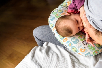 Rekomendasi Bantal Menyusui untuk Nyamankan Ibu dan Bayi