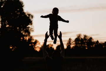 Mengayun Anak bisa Sebabkan Shaken Baby Syndrome?