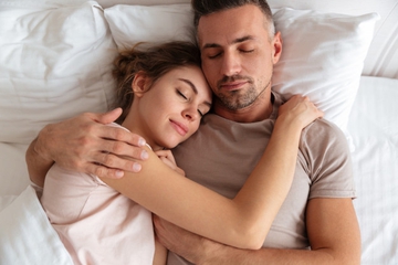 Posisi Tidur Suami Istri dan Maknanya pada Hubungan Pernikahan