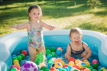 Si Kecil Suka Main Air? Ini Manfaat Water Play buat Anak