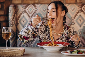 6 Kebiasaan Makan Malam yang Bisa Memperpendek Hidup Anda
