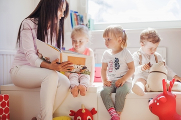 Menitipkan Bayi di Tempat Penitipan Anak atau Daycare