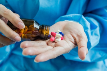 Waspada Resistensi Antibiotik! Ini Bahayanya, Moms