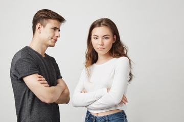 Tanda Anda Mengalami Pistanthrophobia, Susah Percaya Pasangan