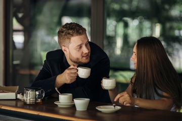 Suami Sering Flirting ke Wanita Lain, Termasuk Selingkuh?