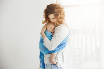 Kenapa Bayi Takut pada Orang Tak Dikenal? Ini Alasannya