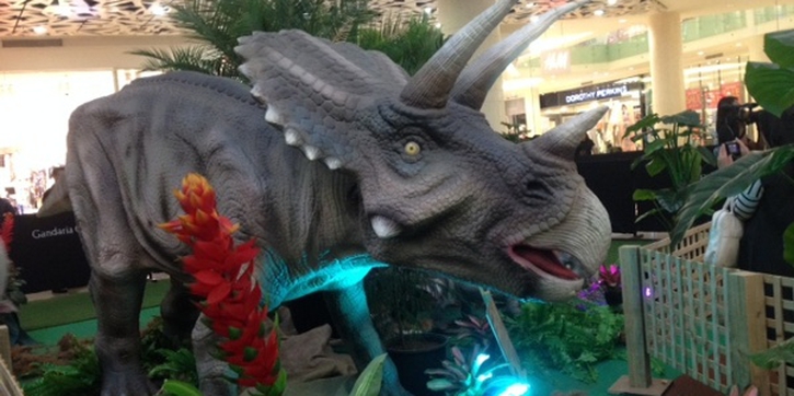 Bermain Sambil Belajar Tentang Dinosaurus