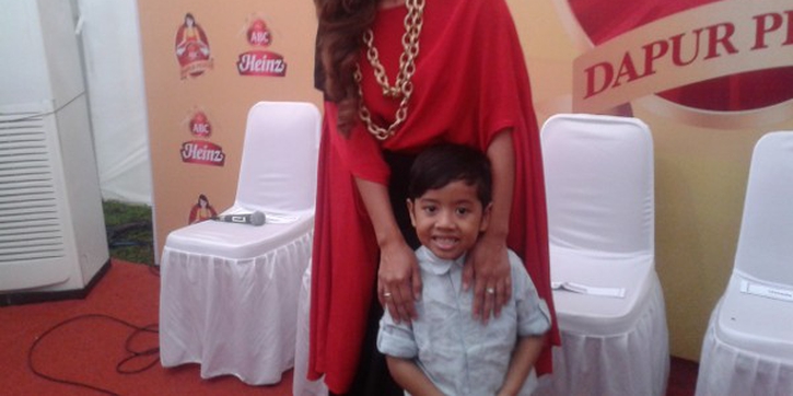 Widi Mulia Ajarkan Anak Berpuasa